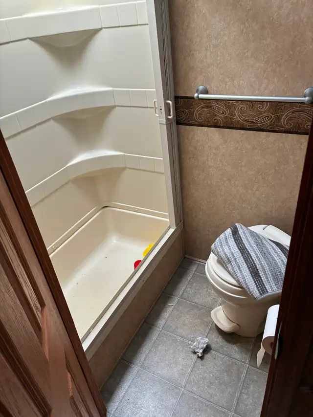 2008 Sandpipier fifth wheel camper (Bunk room) - Photo 5