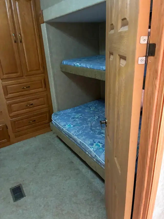 2008 Sandpipier fifth wheel camper (Bunk room) - Photo 8