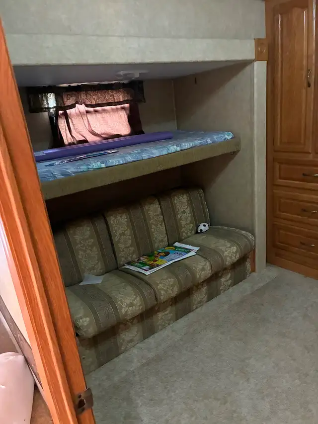 2008 Sandpipier fifth wheel camper (Bunk room) - Photo 9