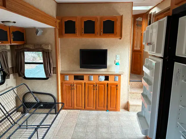 2008 Sandpipier fifth wheel camper (Bunk room) - Photo 10