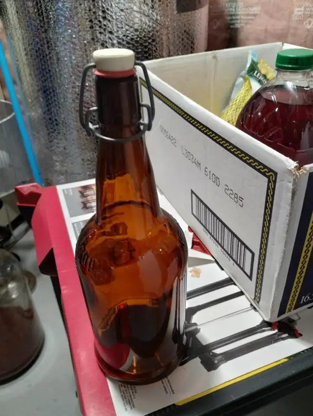 EZ Cap 32 oz. Amber Swing Top Bottles - Photo 2