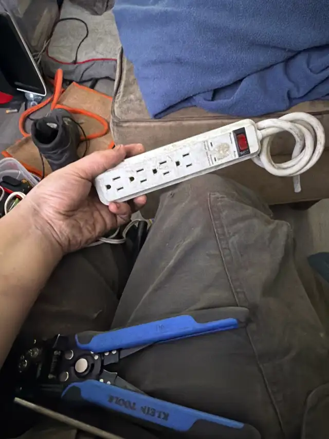 Old tools, scrap metal, and ant trapsother recyclable appliance - Photo 2