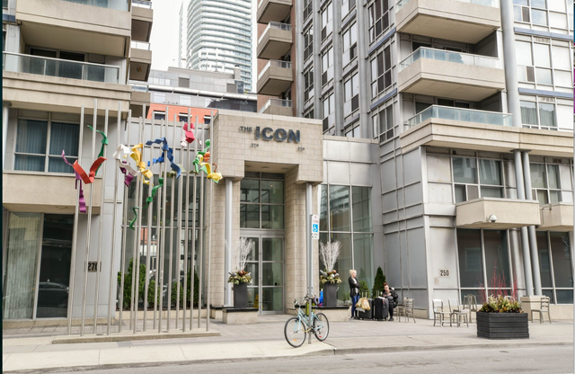 Furnished Den/Room,Downtown,King/John,Luxury living,Female-Only - Photo 10