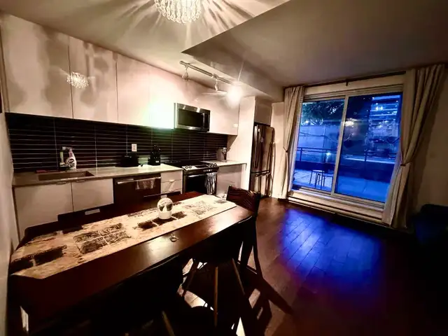 Superbe condo meublé au centre-ville Montréal