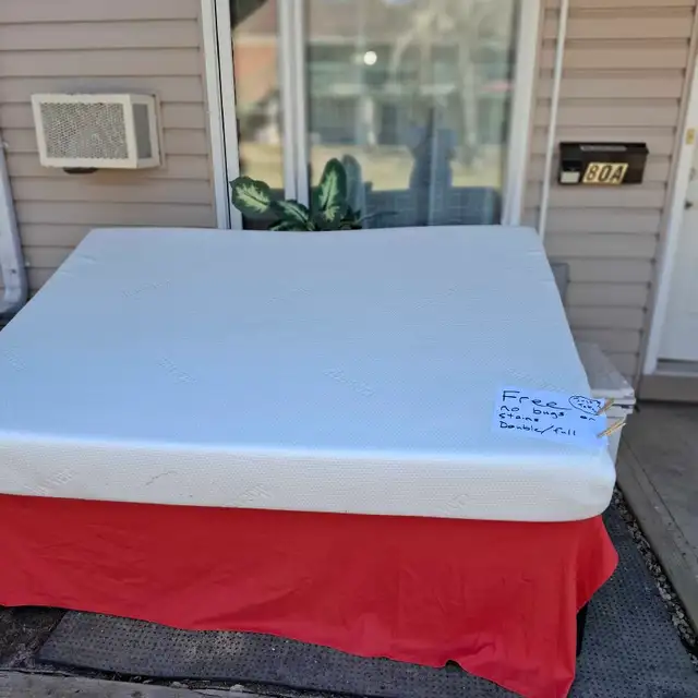 FREE mattress full size. NO BUGS or STAINS - Photo 2