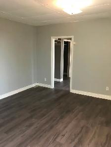 Oshawa Legal 1 bedroom (second floor) Apt $1499 - Photo 2