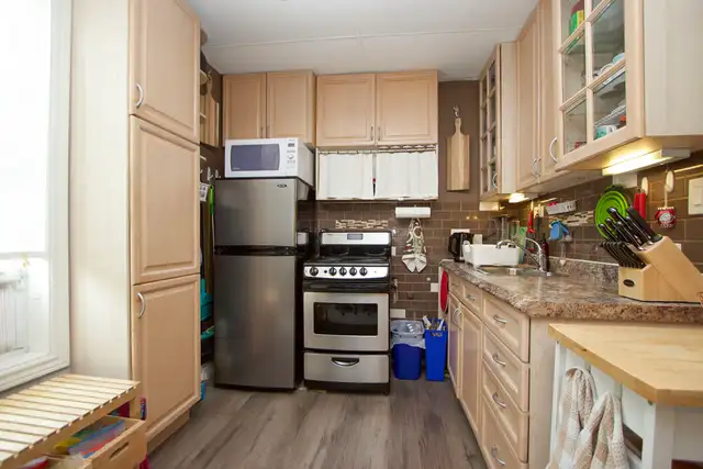 Oshawa Legal 1 bedroom (second floor) Apt $1499 - Photo 4