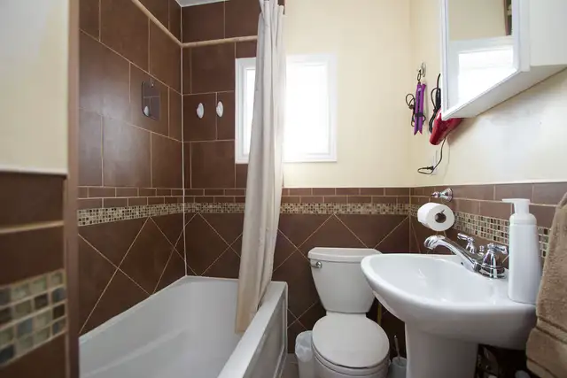 Oshawa Legal 1 bedroom (second floor) Apt $1499 - Photo 6