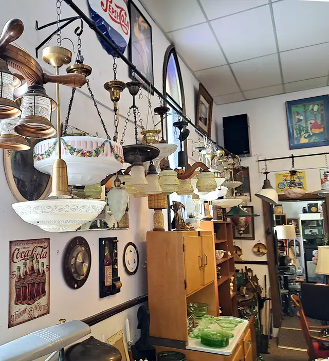 ANTIQUE VINTAGE CRYSTAL CHANDELIER - Photo 2