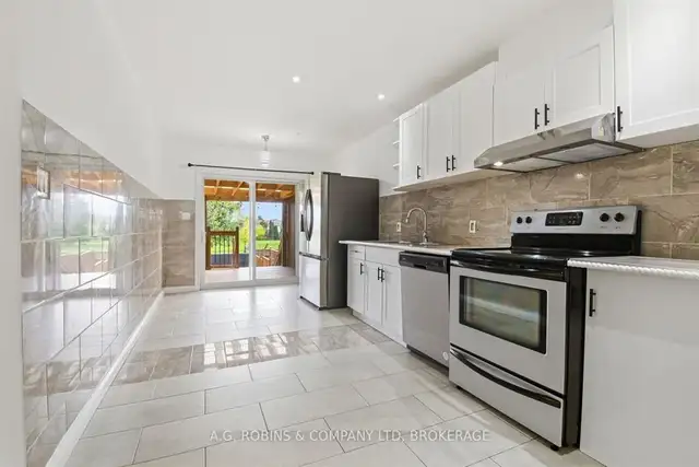 5BR House St. Catharines - $2700 Util (Private Yard Large Deck) - Photo 4