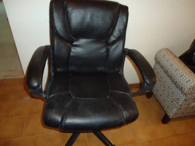 LEATHER OFFICE CHAIR - BLACK