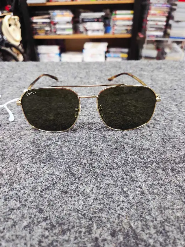 Lunettes de soleil Gucci neuve