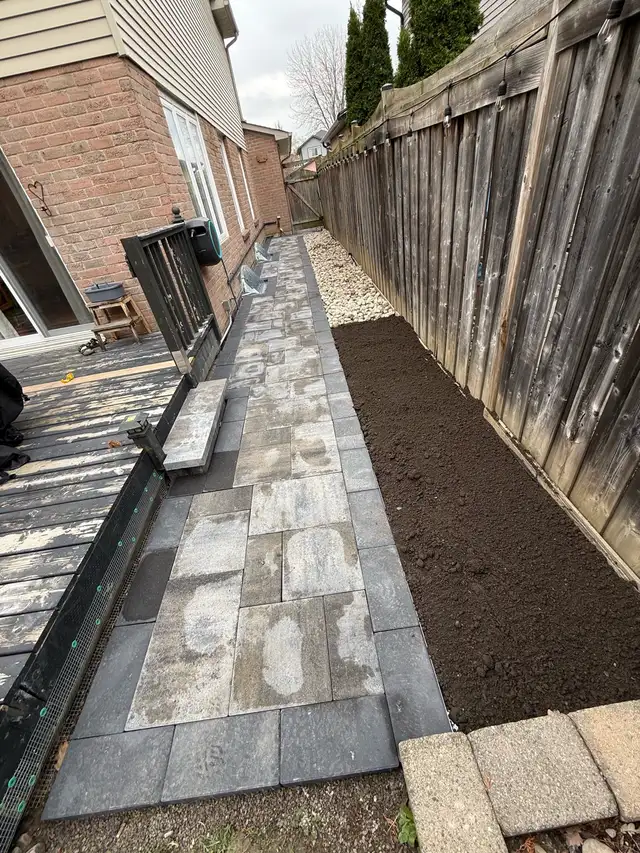 NOW HIRING: HARDscape & LANDSCAPING CREW MEMBERS