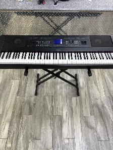 Yamaha DGX-650 Digital Piano (Stand Not Included)