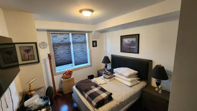 Private Room   Private Bath – Apartment in Barrhaven