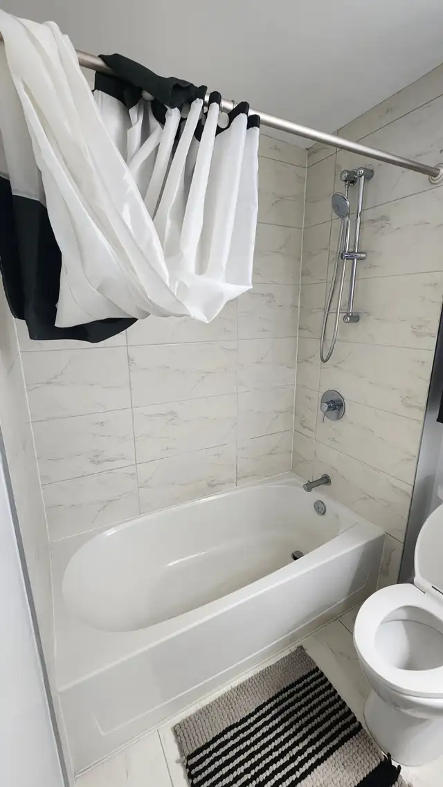 Private Room   Private Bath – Apartment in Barrhaven - Photo 3