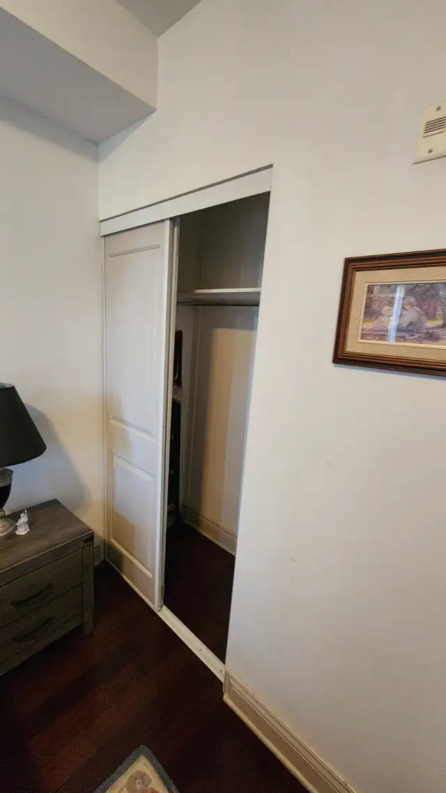 Private Room   Private Bath – Apartment in Barrhaven - Photo 4