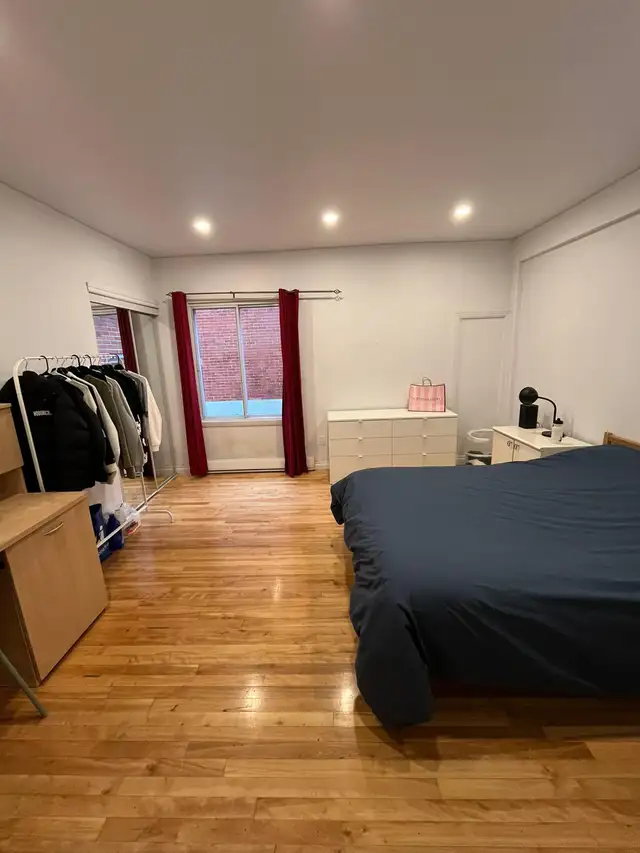 Métro Joliette Grande Chambre à louer,