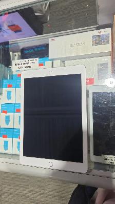 APPLE IPAD 5TH GEN 32 GB STORAGE