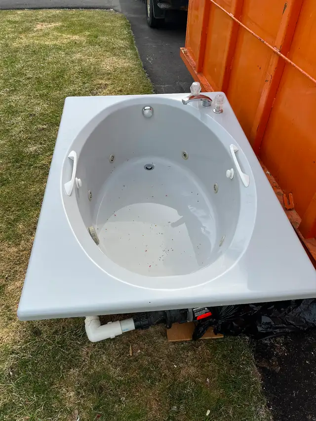 Jacuzzi  tub - Photo 4