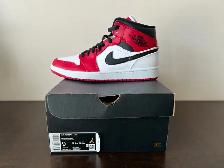 Air Jordan 1 Mid Chicago
