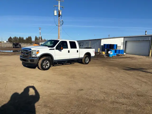 2013 Ford 250 XLT super crew cab 4x4 - Photo 2