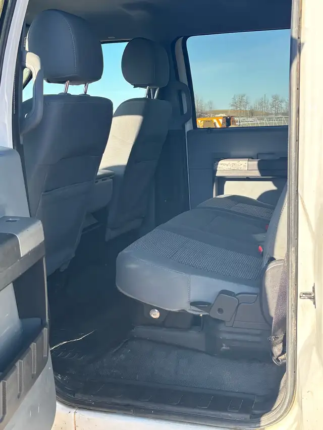 2013 Ford 250 XLT super crew cab 4x4 - Photo 7