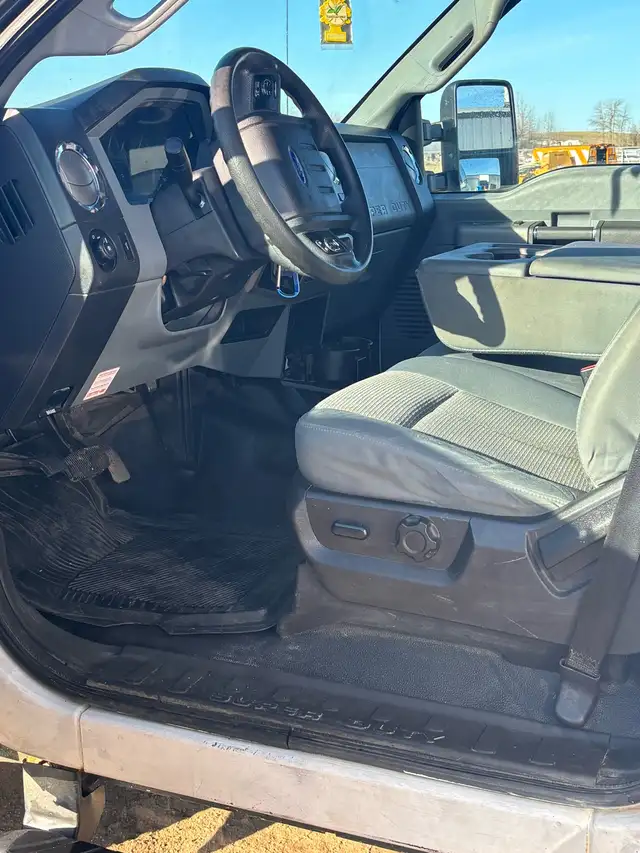 2013 Ford 250 XLT super crew cab 4x4 - Photo 8