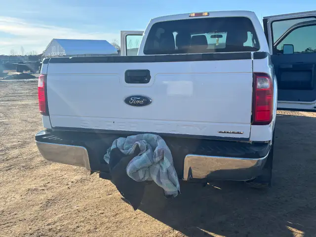 2013 Ford 250 XLT super crew cab 4x4 - Photo 9