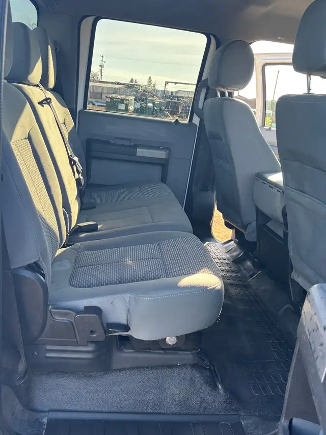 2013 Ford 250 XLT super crew cab 4x4 - Photo 10