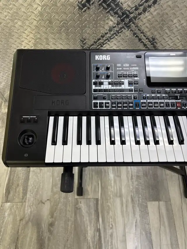 Korg PA1000 Arranger Keyboard With Case (Stand not Included) - Photo 3
