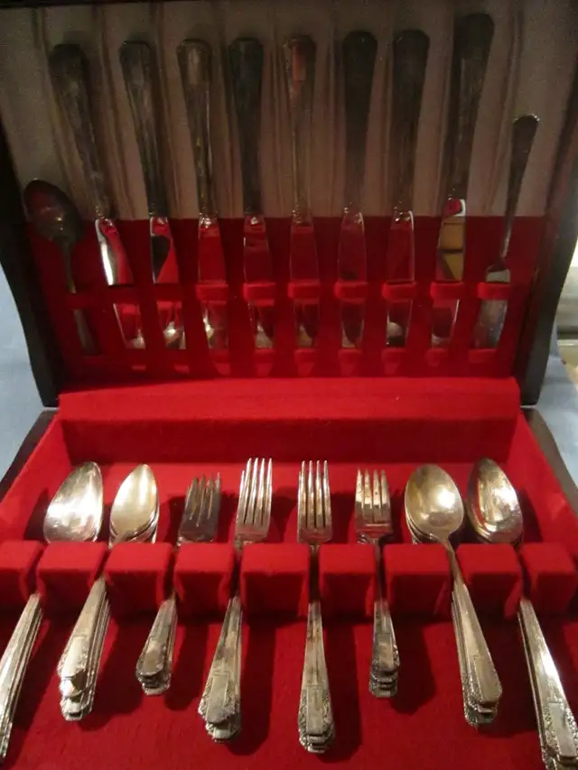 #60-99B  PARKLANE silverware set for 8 - Photo 2
