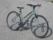 LADIES ALL ALUMINUM LIGHT HYBRID 700C MEC 7 SPD ROAD RACER!