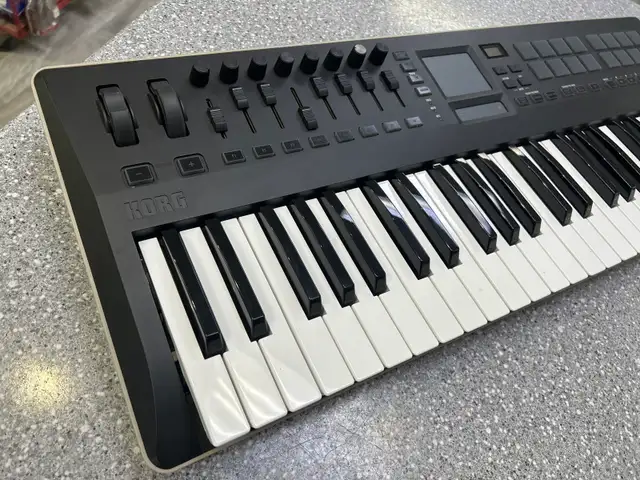 Korg Taktile 49 key USB midi keyboard with synthesizer - Photo 2