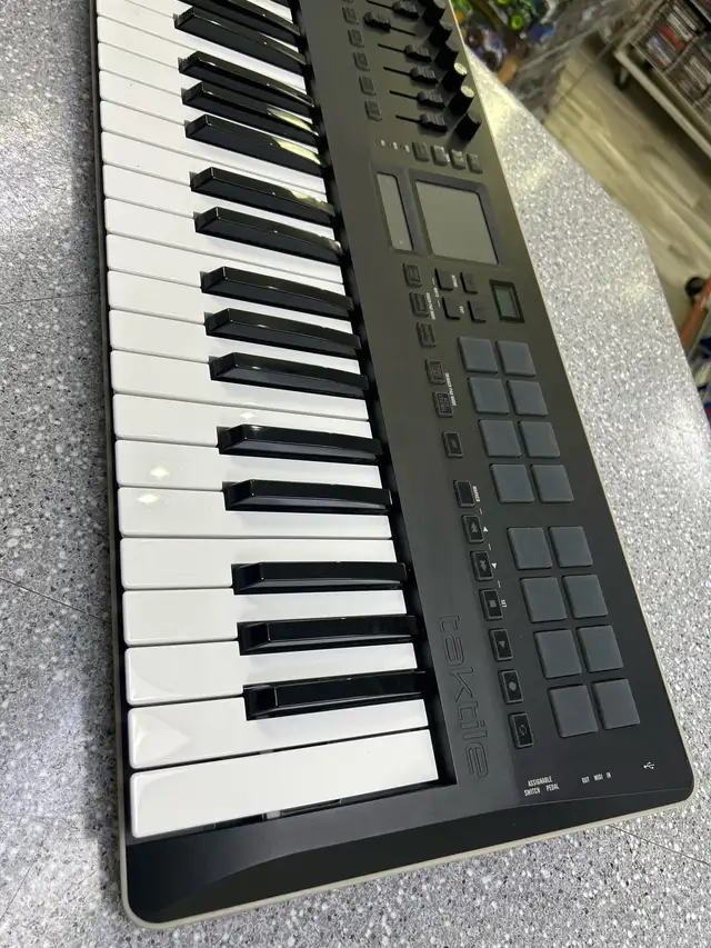 Korg Taktile 49 key USB midi keyboard with synthesizer - Photo 3