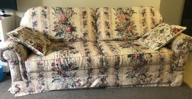 A big Floral Sofa for Sale - $30 - Photo 4
