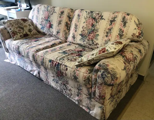 A big Floral Sofa for Sale - $30 - Photo 5