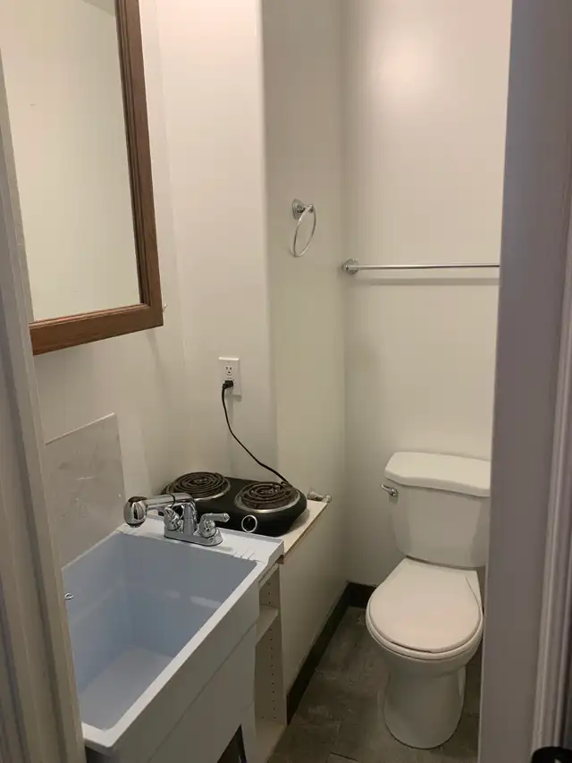 Lge Rm w/Ensuite Kitchenette@Wilson Subway Wilson Height/Wilson - Photo 6