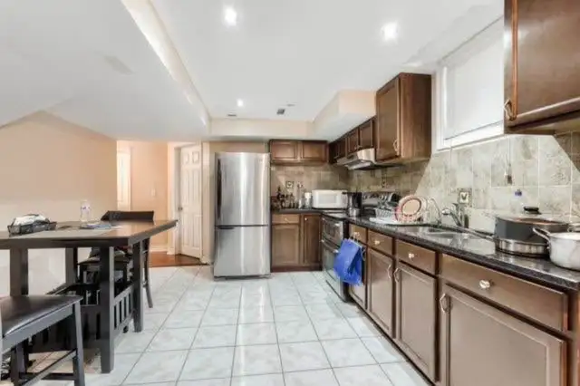 2 Bedroom Shared Basement for Rent in Brampton - Photo 2
