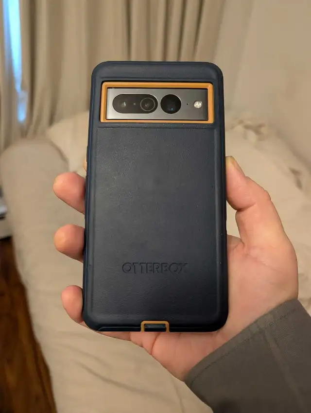 Pixel 7 Pro w/Otterbox case screen protector.No scratches/issues