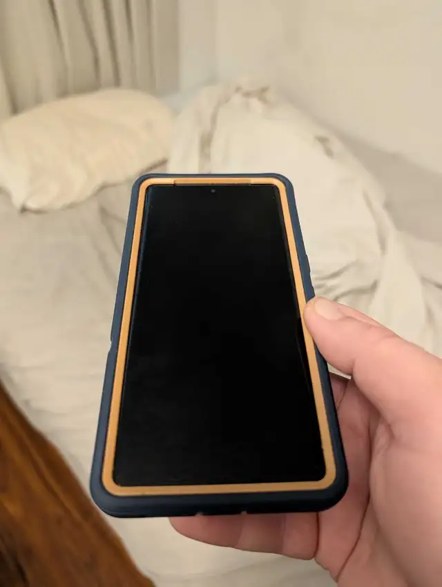 Pixel 7 Pro w/Otterbox case screen protector.No scratches/issues - Photo 2