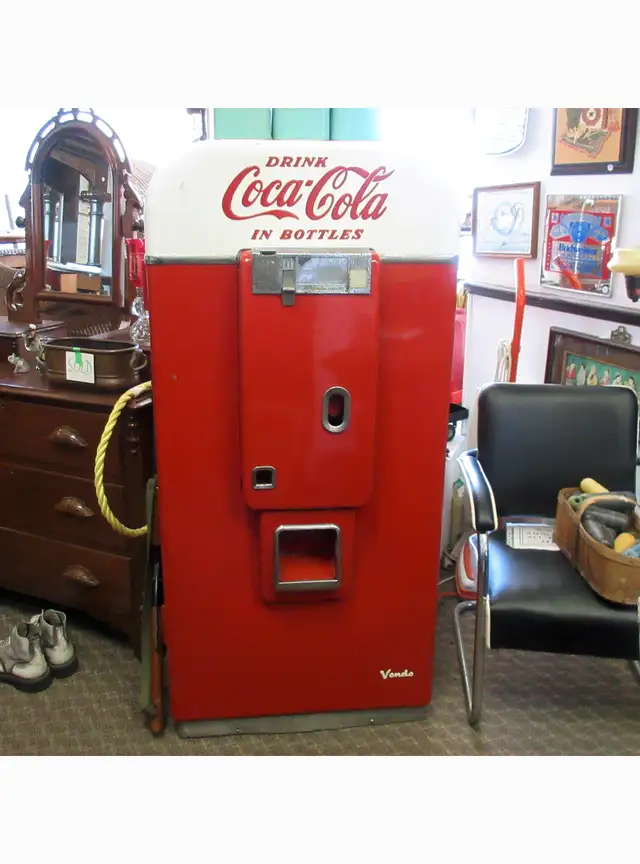 VINTAGE COCA COLA BOTTLES 'VENDO' VENDING MACHINE - Photo 3