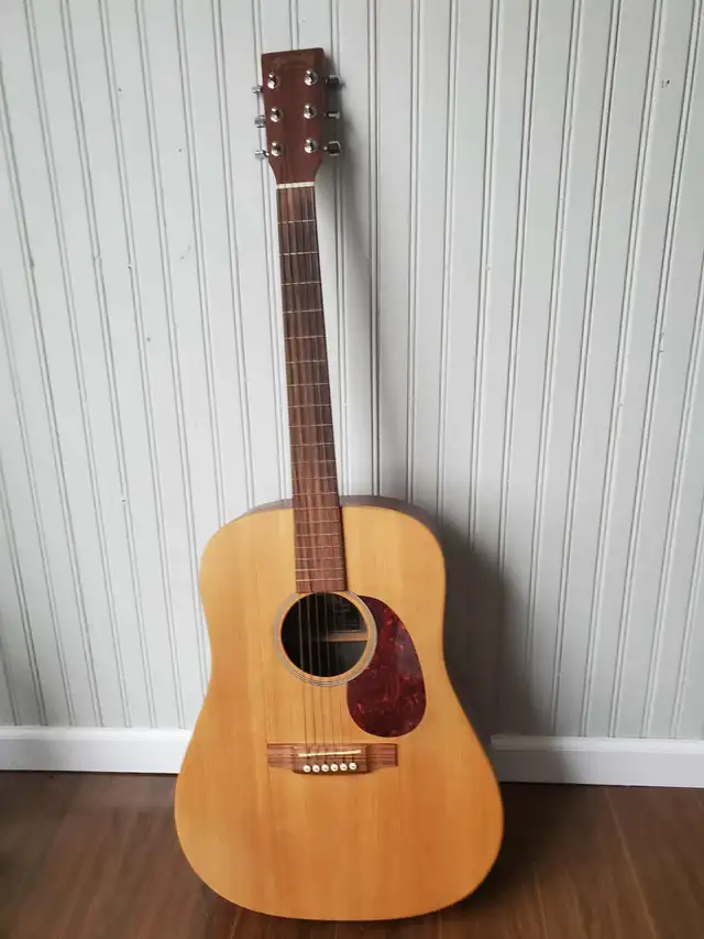 Martin guitar - Photo 2