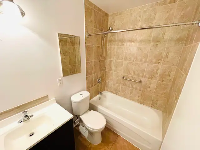 Prime Markham location 1-BR or 2-BR apartments - Photo 2