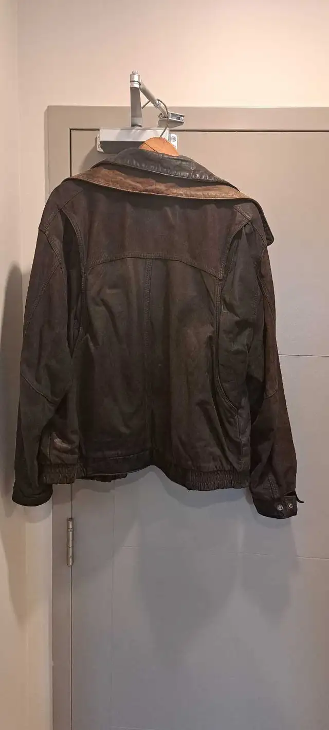 leather coat - Photo 2