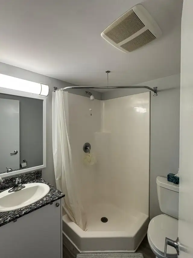 7-min to Ontario Tech | Furnished Room | Female | May–Aug - Photo 4