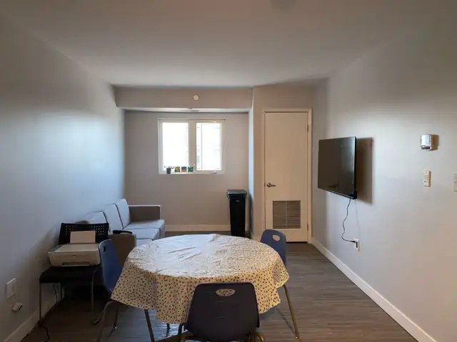 7-min to Ontario Tech | Furnished Room | Female | May–Aug - Photo 7