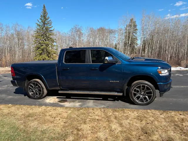 Ram 1500 Laramie Sport Crew Cab 4X4 - Photo 2