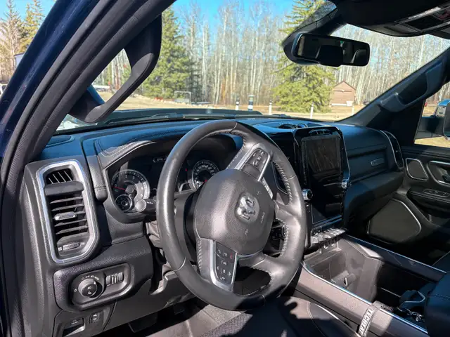 Ram 1500 Laramie Sport Crew Cab 4X4 - Photo 4