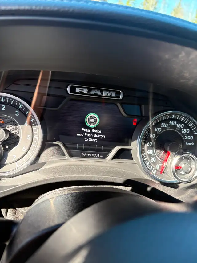 Ram 1500 Laramie Sport Crew Cab 4X4 - Photo 8